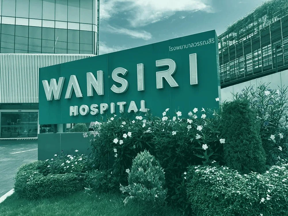 Wansiri Hospital, clinical environment, in the site's duotone treatment