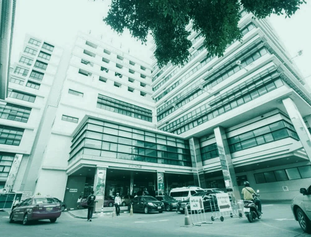 Yanhee International Hospital, clinical environment, in the site's duotone treatment